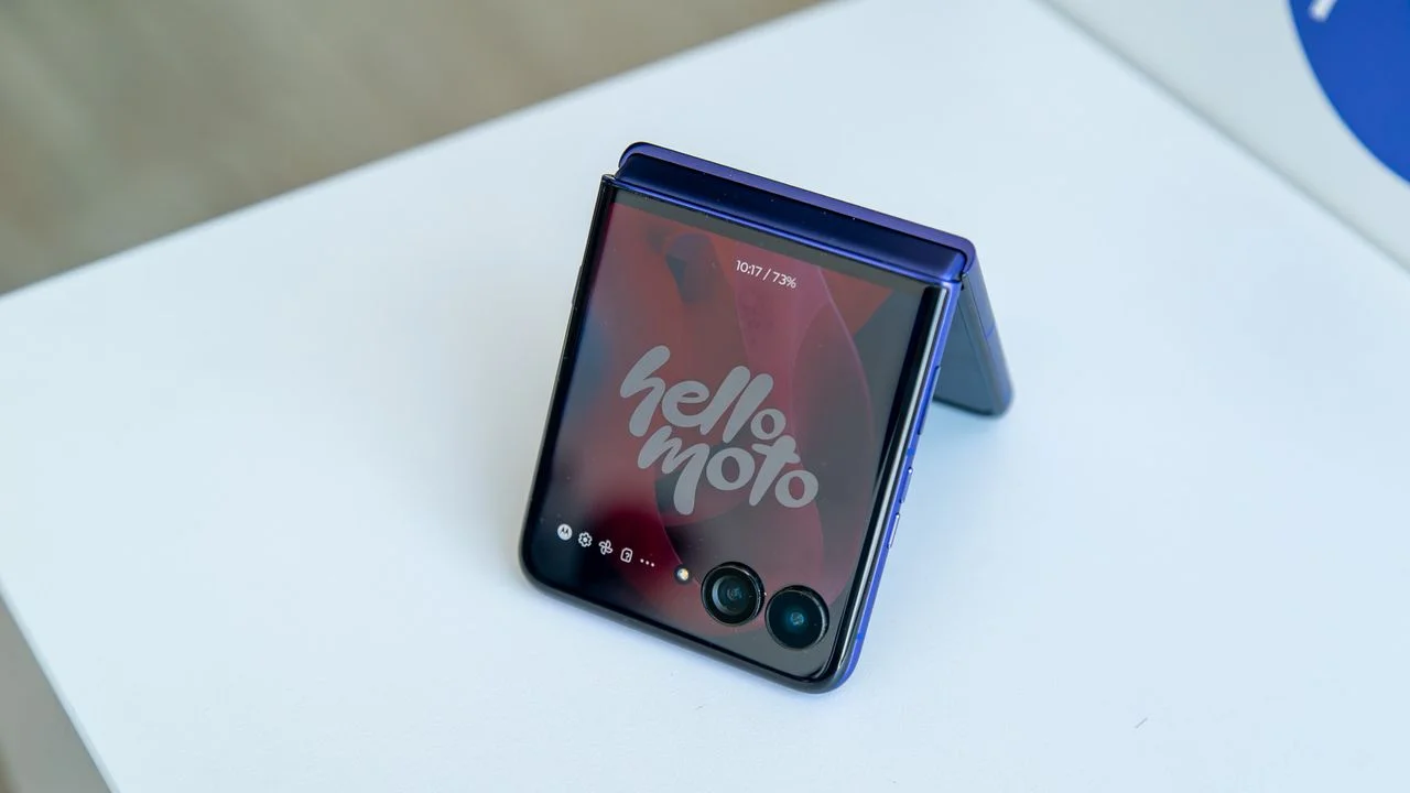 Motorola Razr Ultra 2026 vs. Samsung Galaxy Z Flip 7: Evaluating the Value of Modern Flip Phones