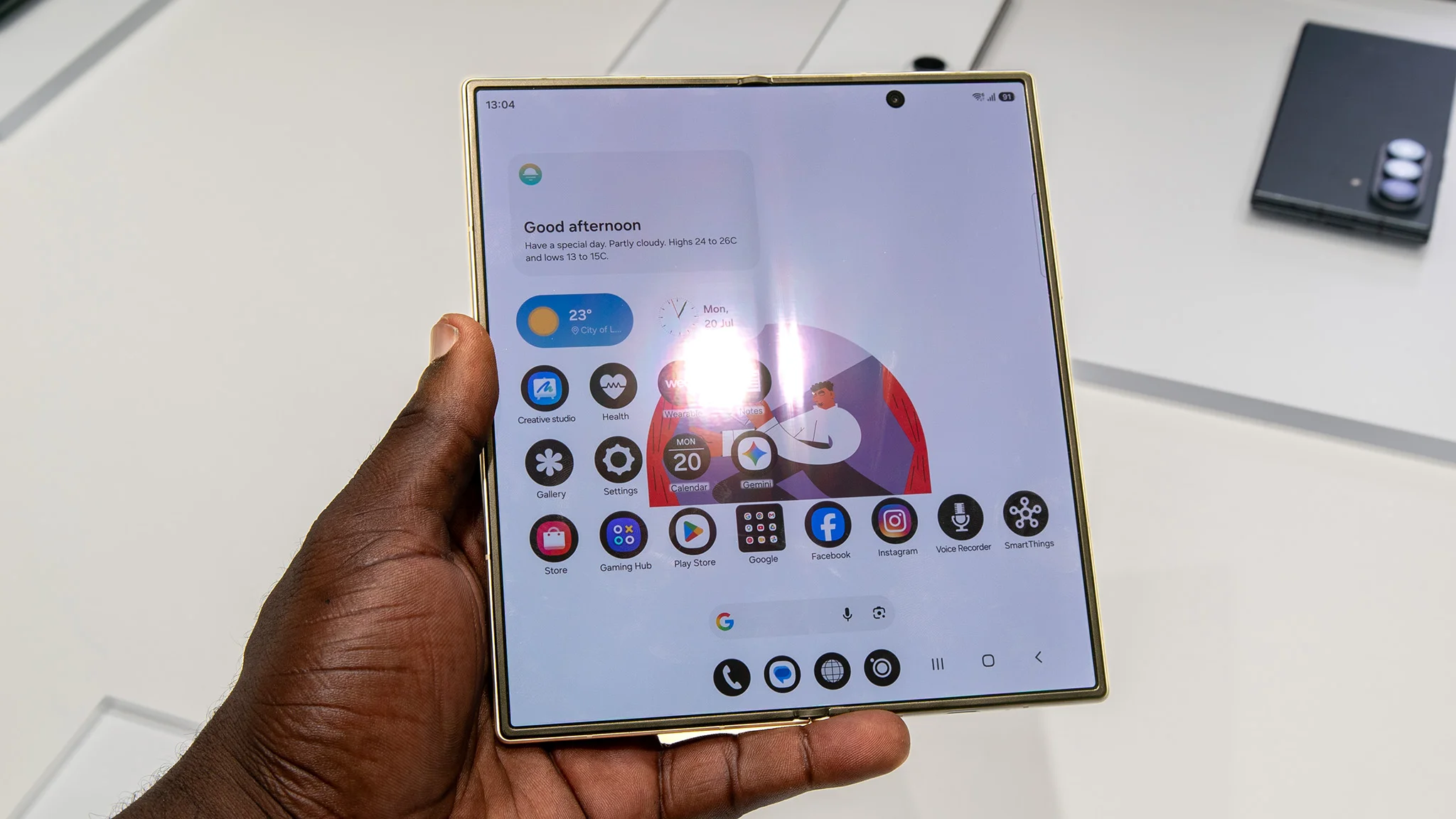Looking at the reduced display crease on the Samsung Galaxy Z Fold 8 Ultra