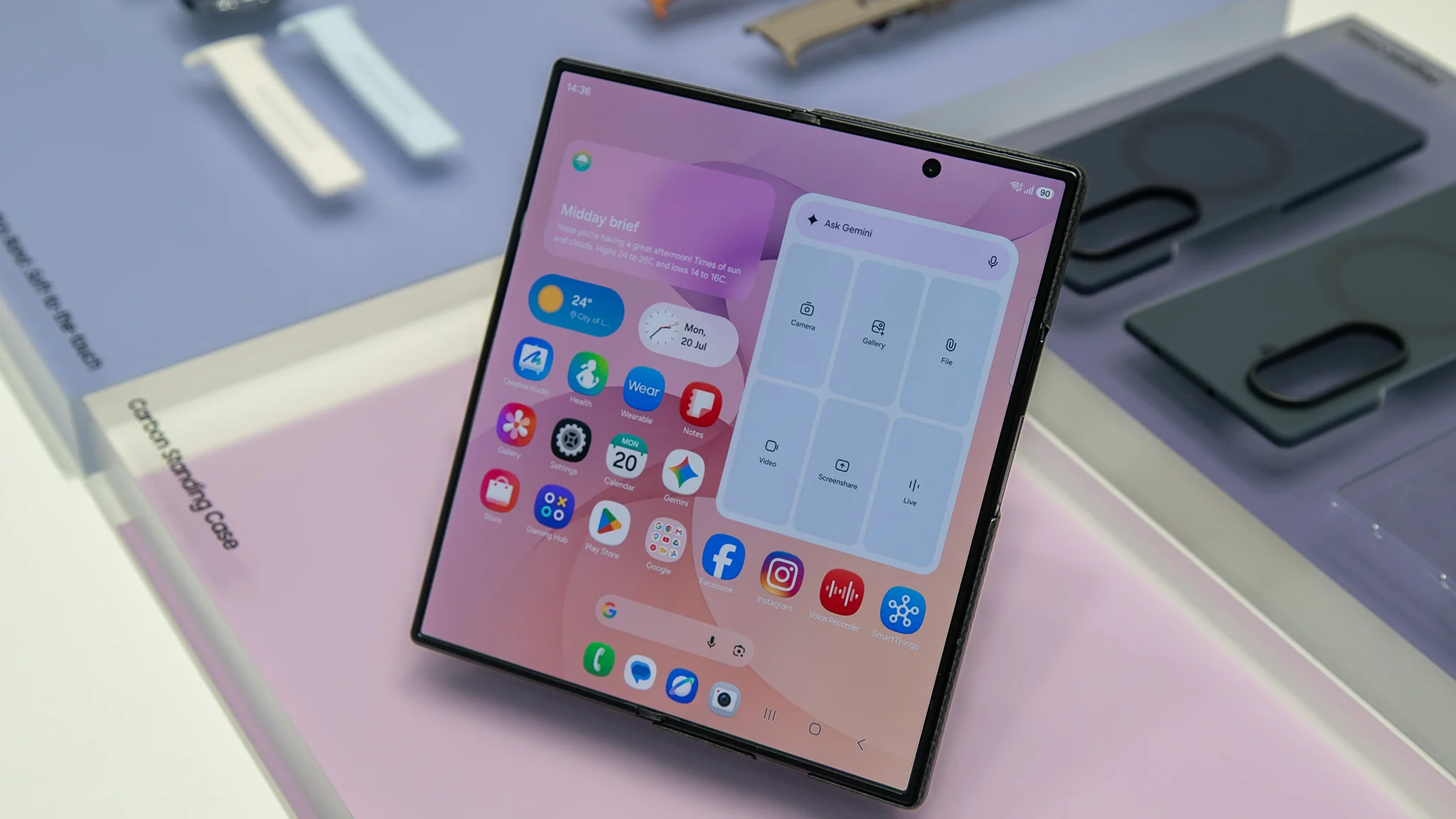 Looking at the reduced display crease on the Samsung Galaxy Z Fold 8 Ultra