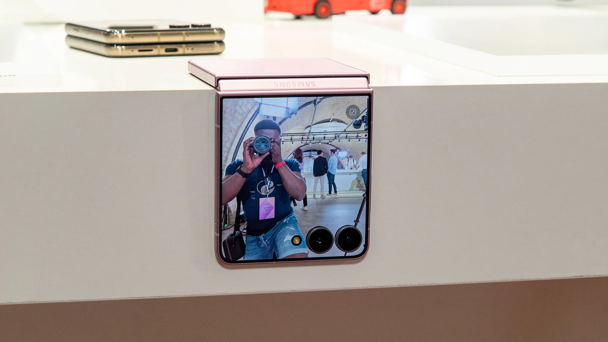 Hands-on with the Samsung Galaxy Z Flip 8's camera