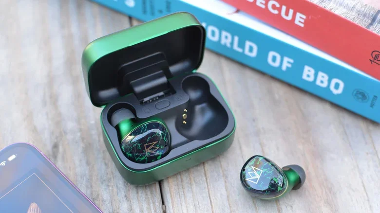 Noble Audio FoKus Rex5 earbuds.