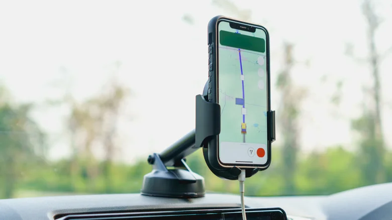 iPhone charging in car phone mount