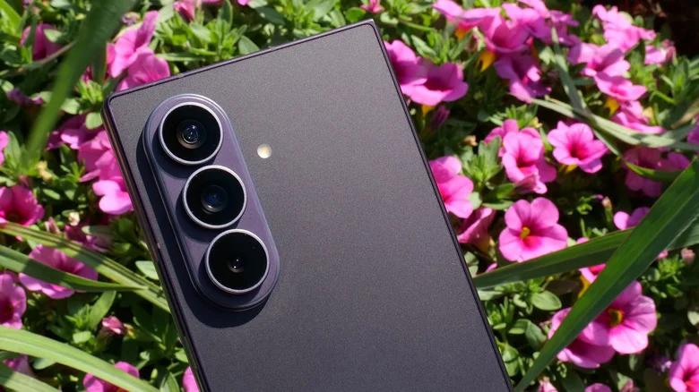One of the best things about the Galaxy Z Fold 8 Ultra is that it still comes with three rear cameras including a dedicated 3x zoom lens.