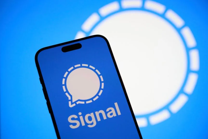 Signal logo is shown on a smart phone.