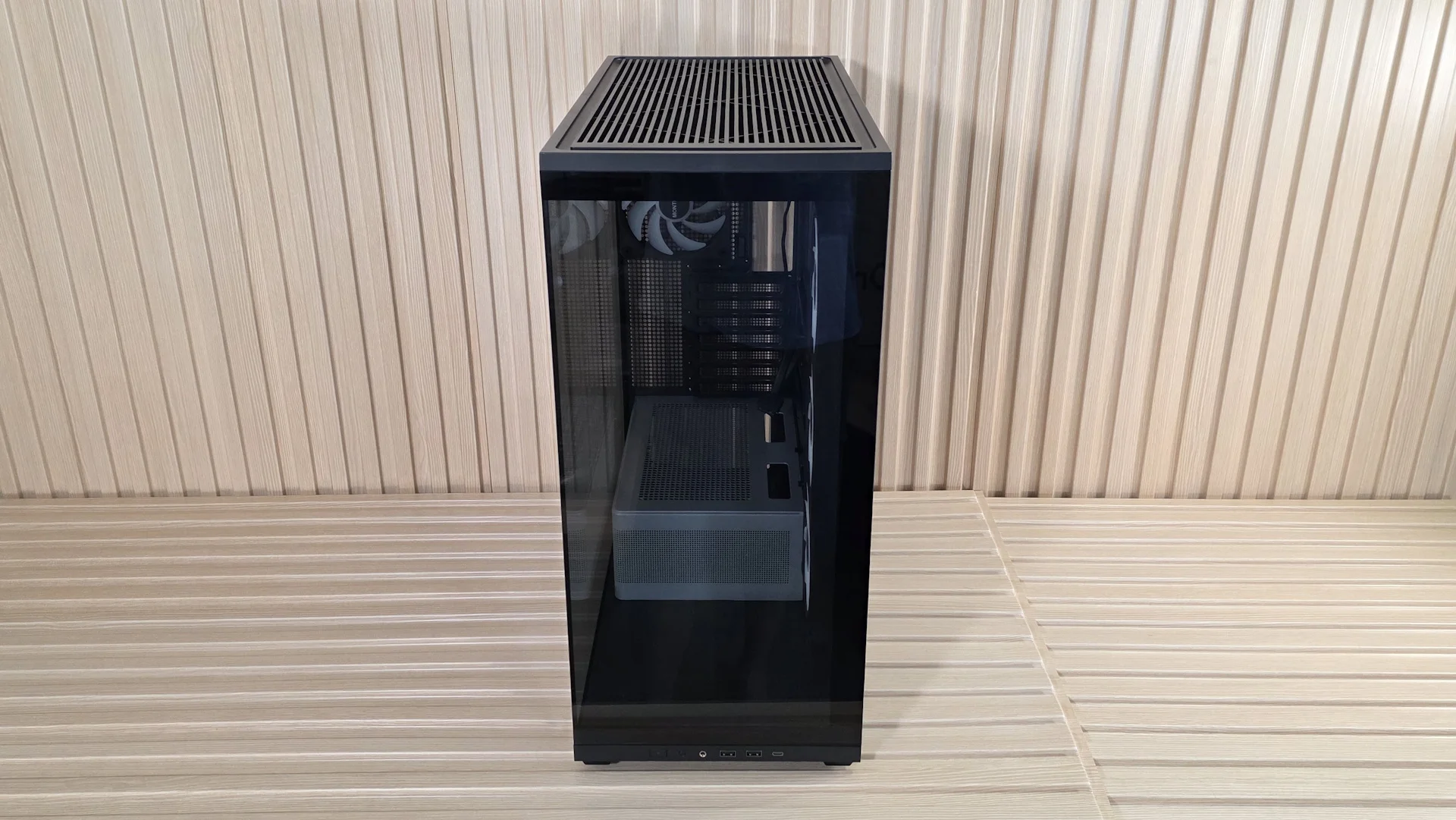 Montech TG3 - Outside