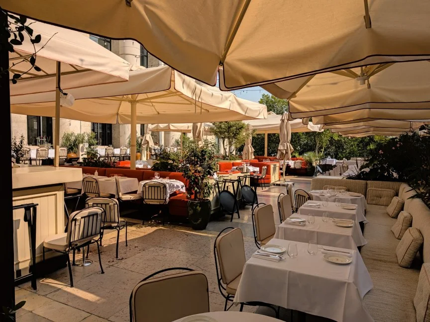 Image of an outdoor restaurant
