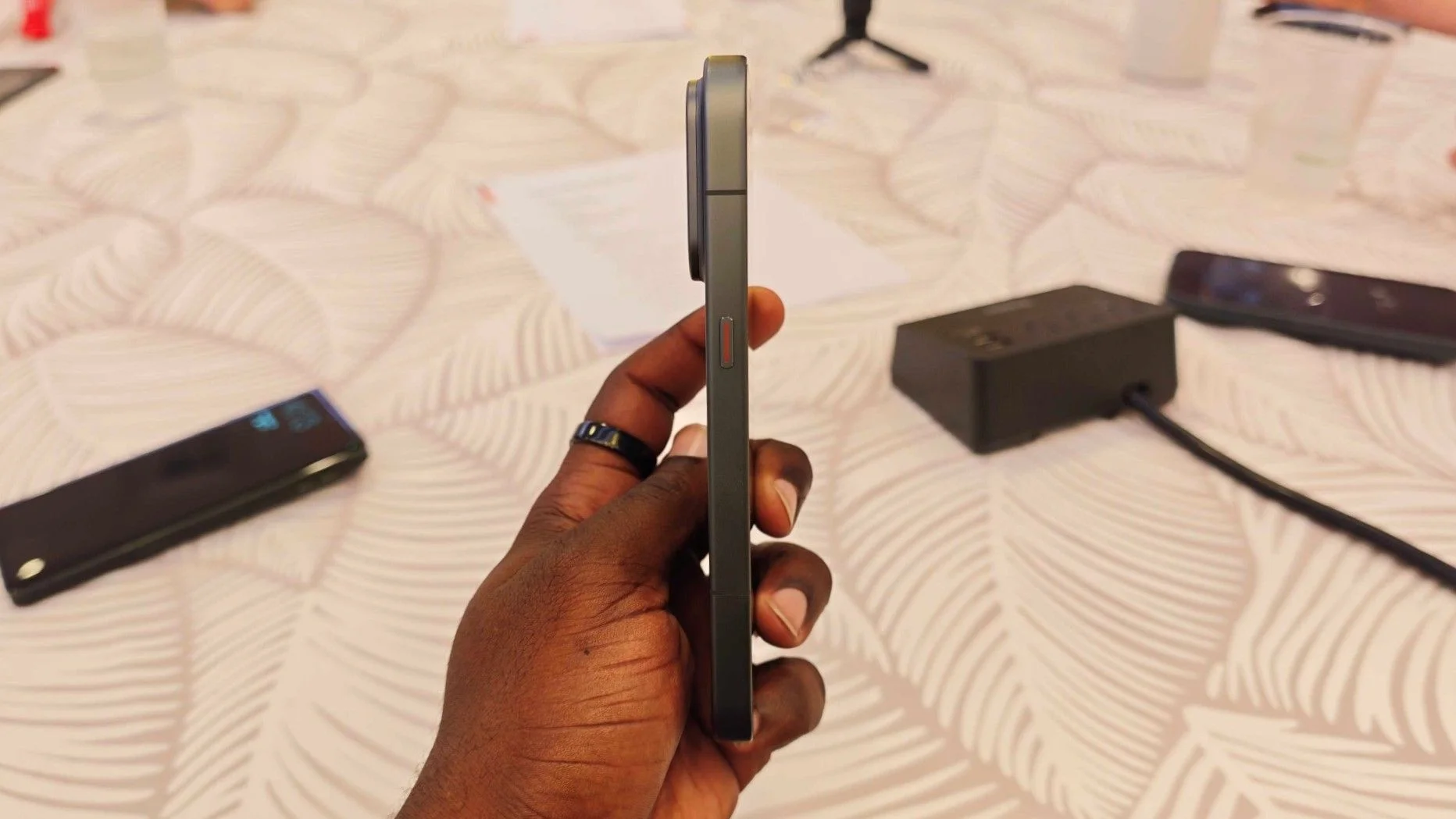 The Xiaomi 18 Pro side frame