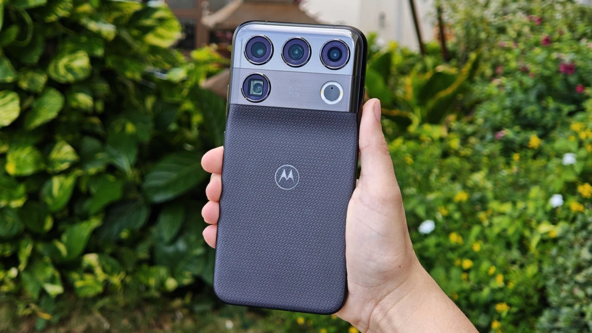 'We heard you, we heard media, we heard analysts': Motorola talks about why now is the time North America needs its premium Signature 27 phone