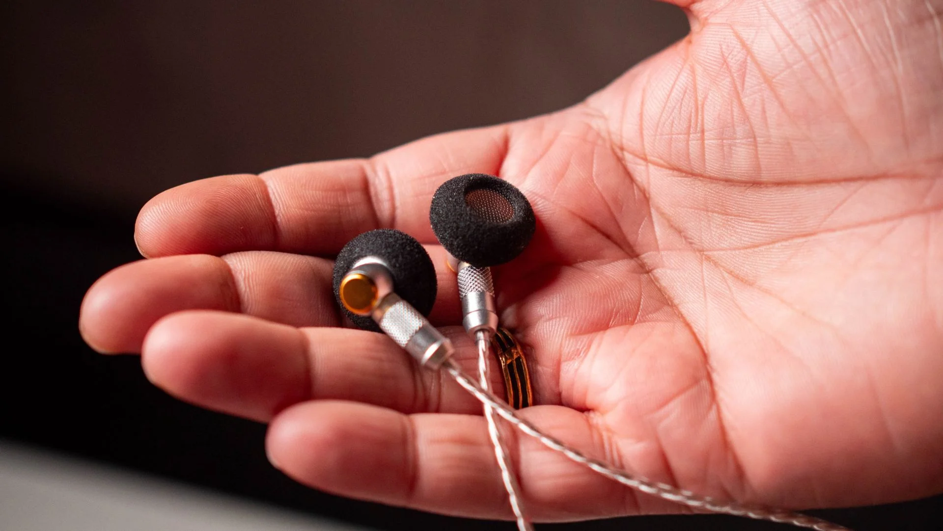 These $40 flat-head earbuds reminded me of the '90s in the best possible way