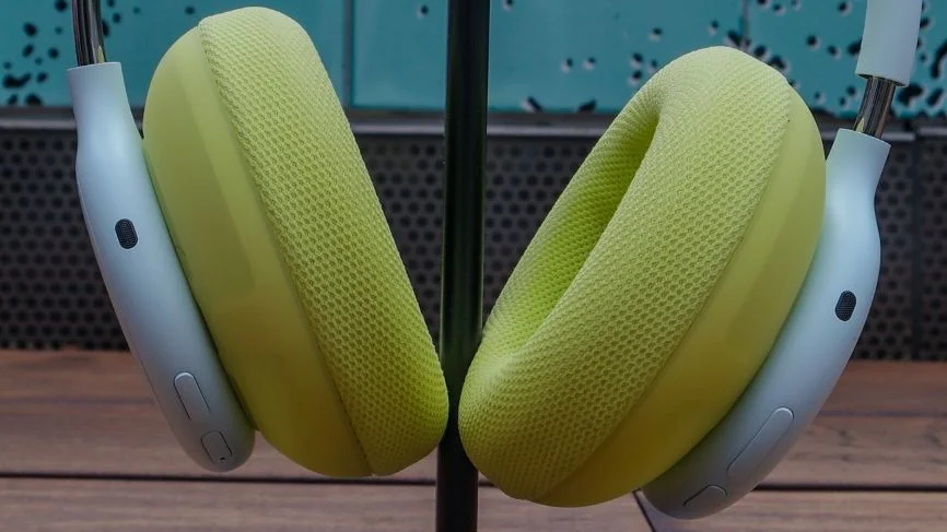 Beats 360 microphones shown, along with the physical controls