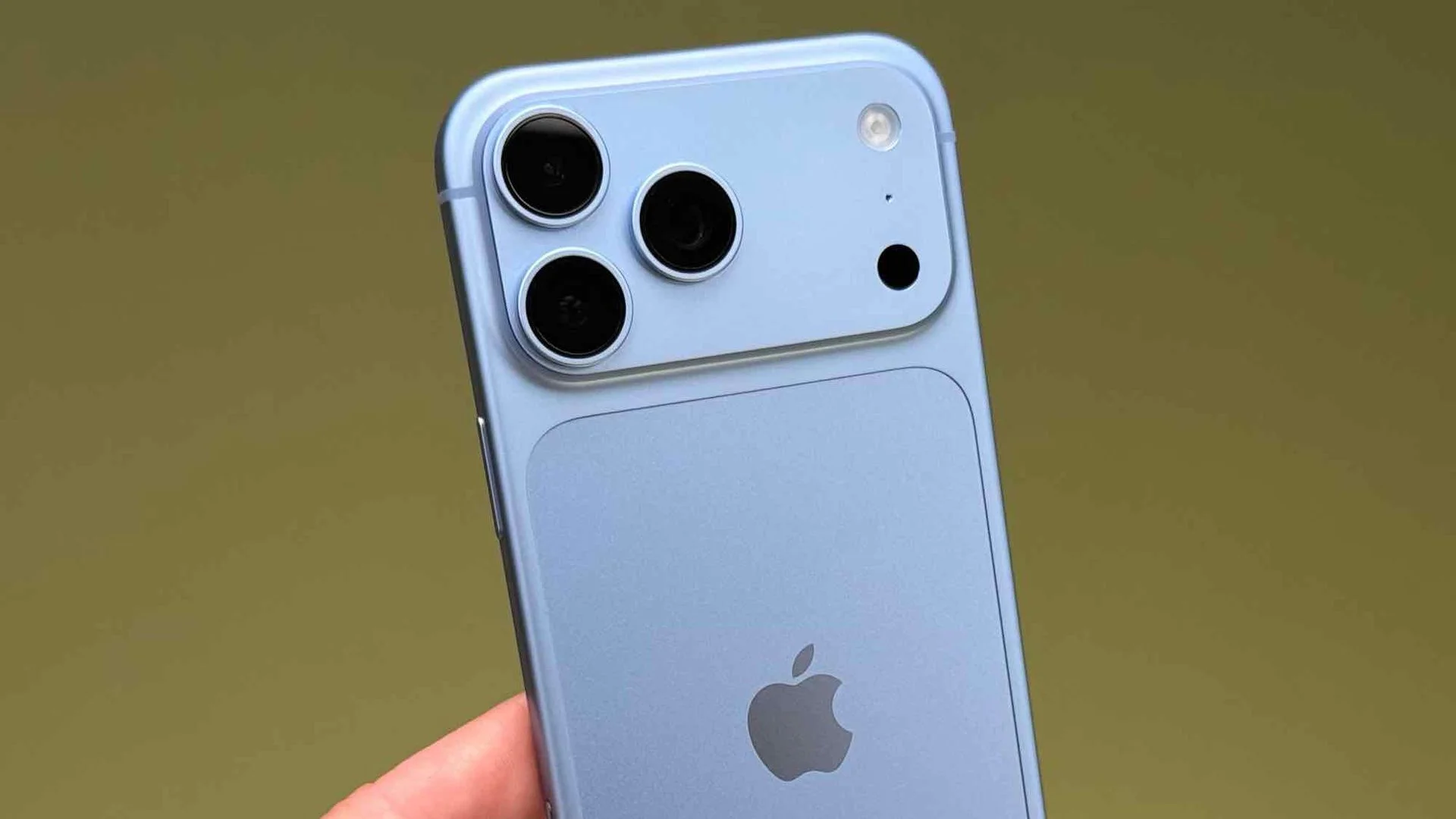 Hands on with the Glacier iPhone 18 Pro Max