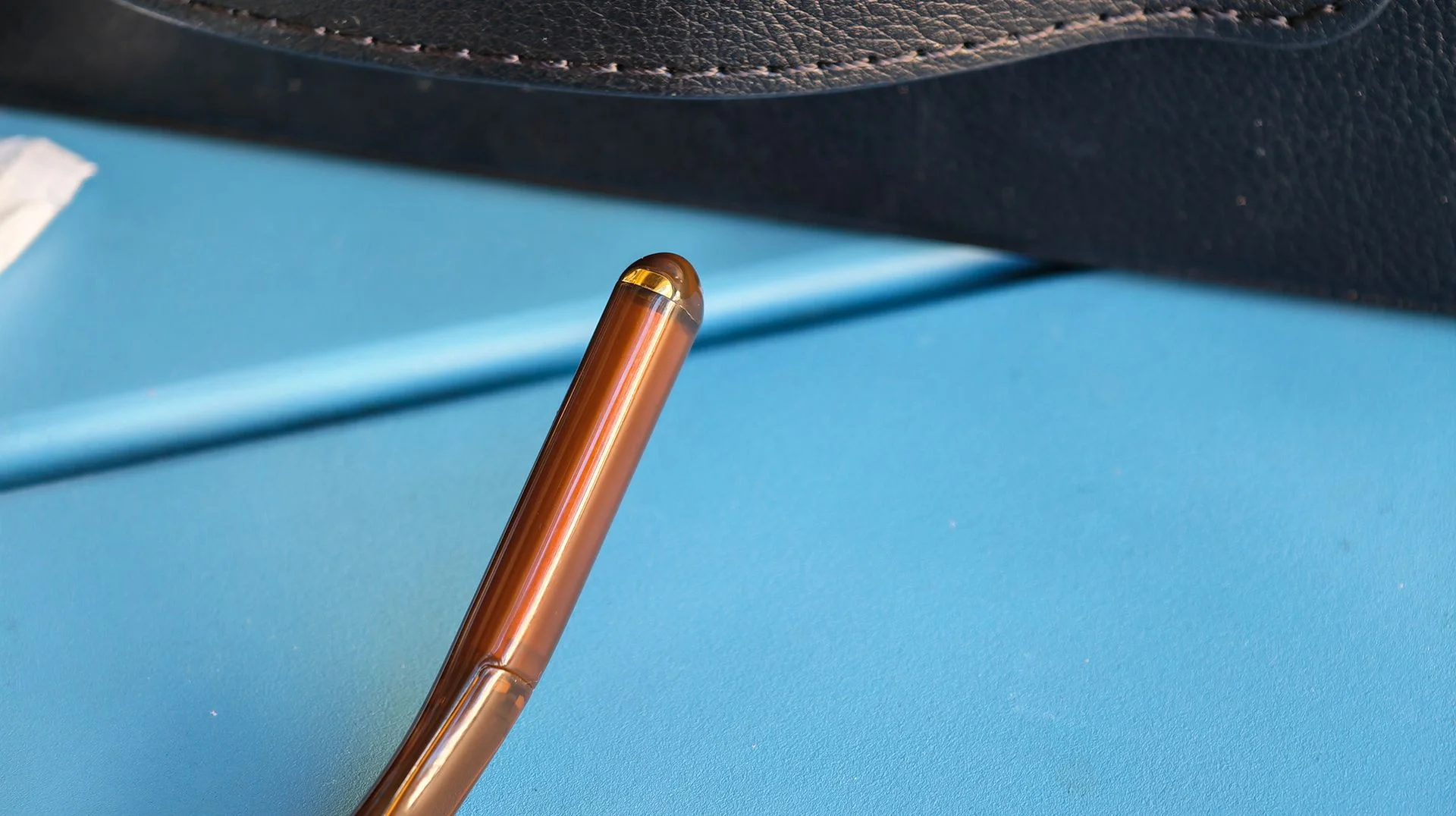 Vonder Intelligent Eyewear's magnetic charging connector on the end of the temple tips