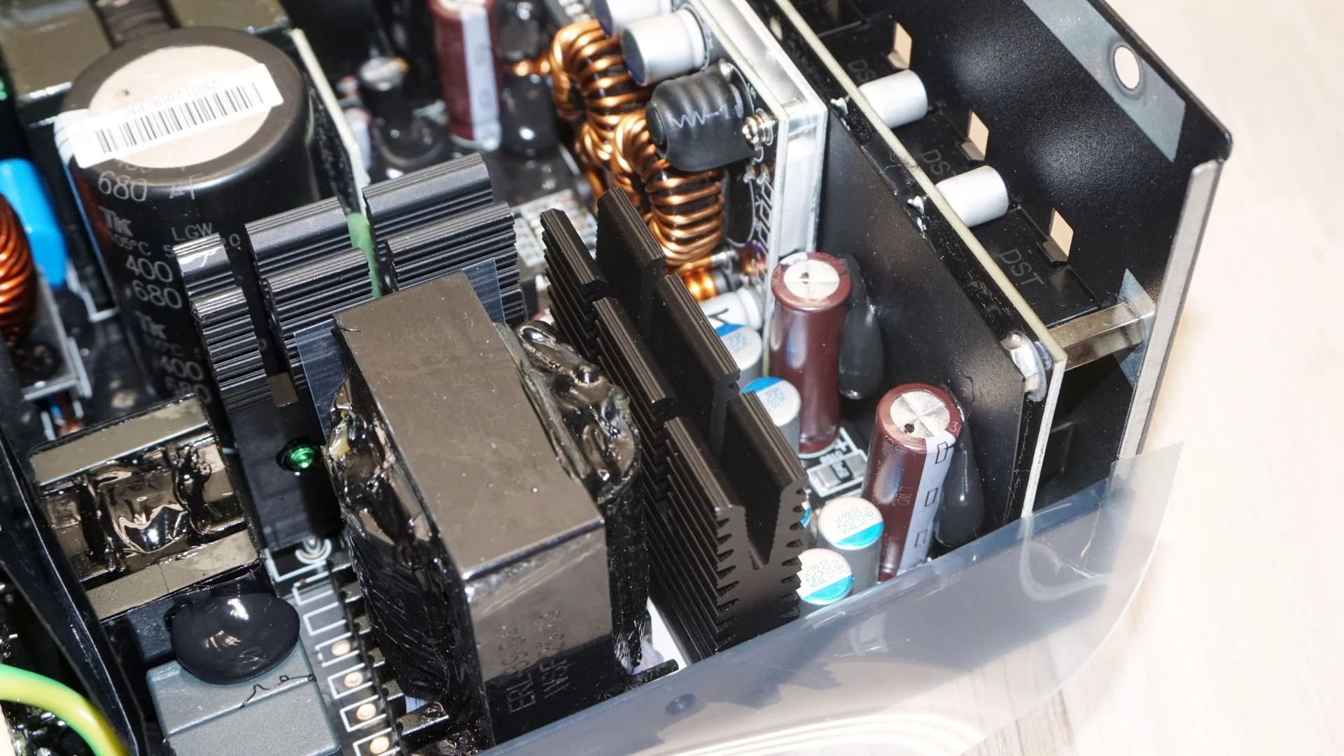 GIGABYTE 1000GM PG5 1000W