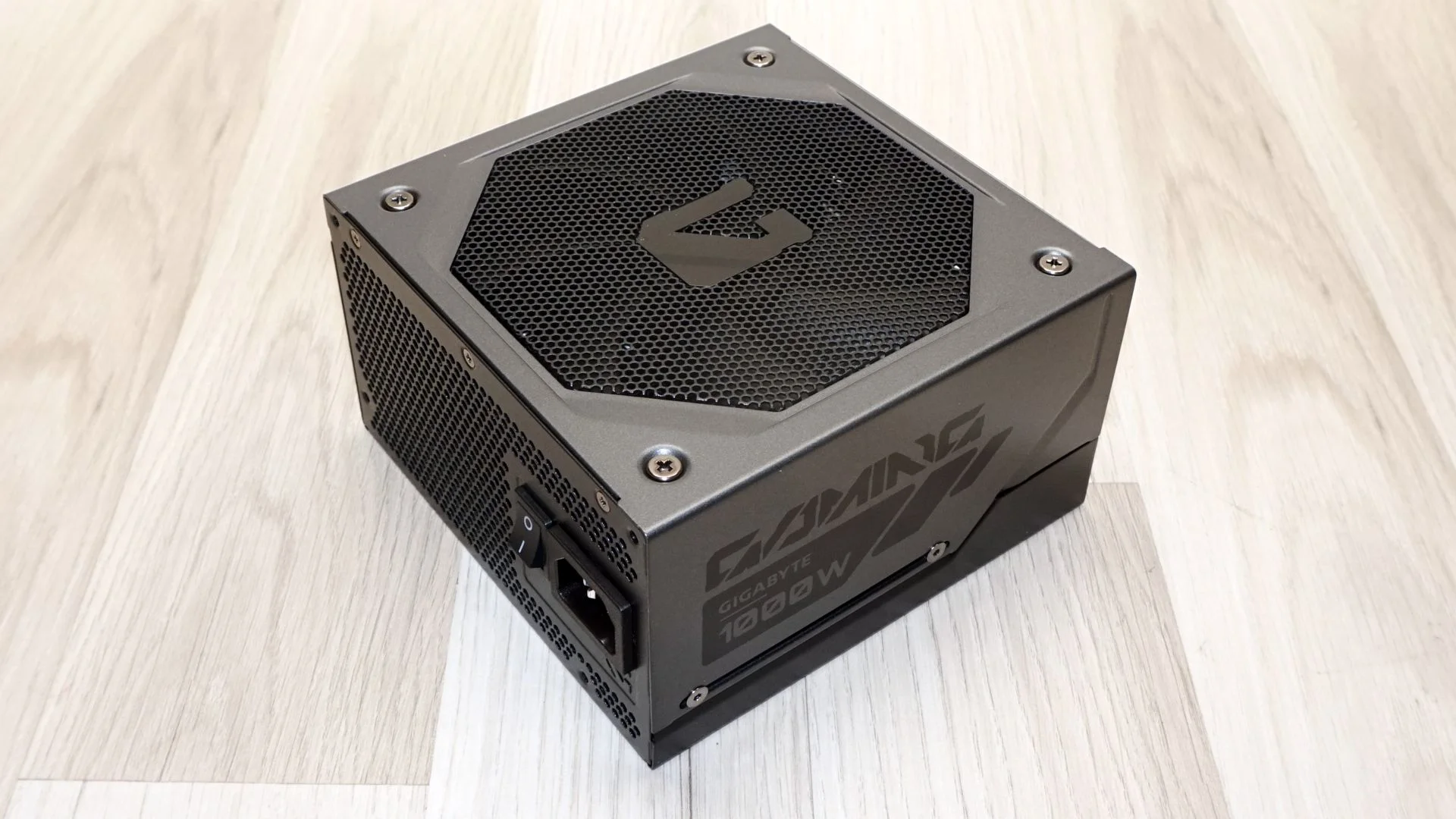 GIGABYTE 1000GM PG5 1000W