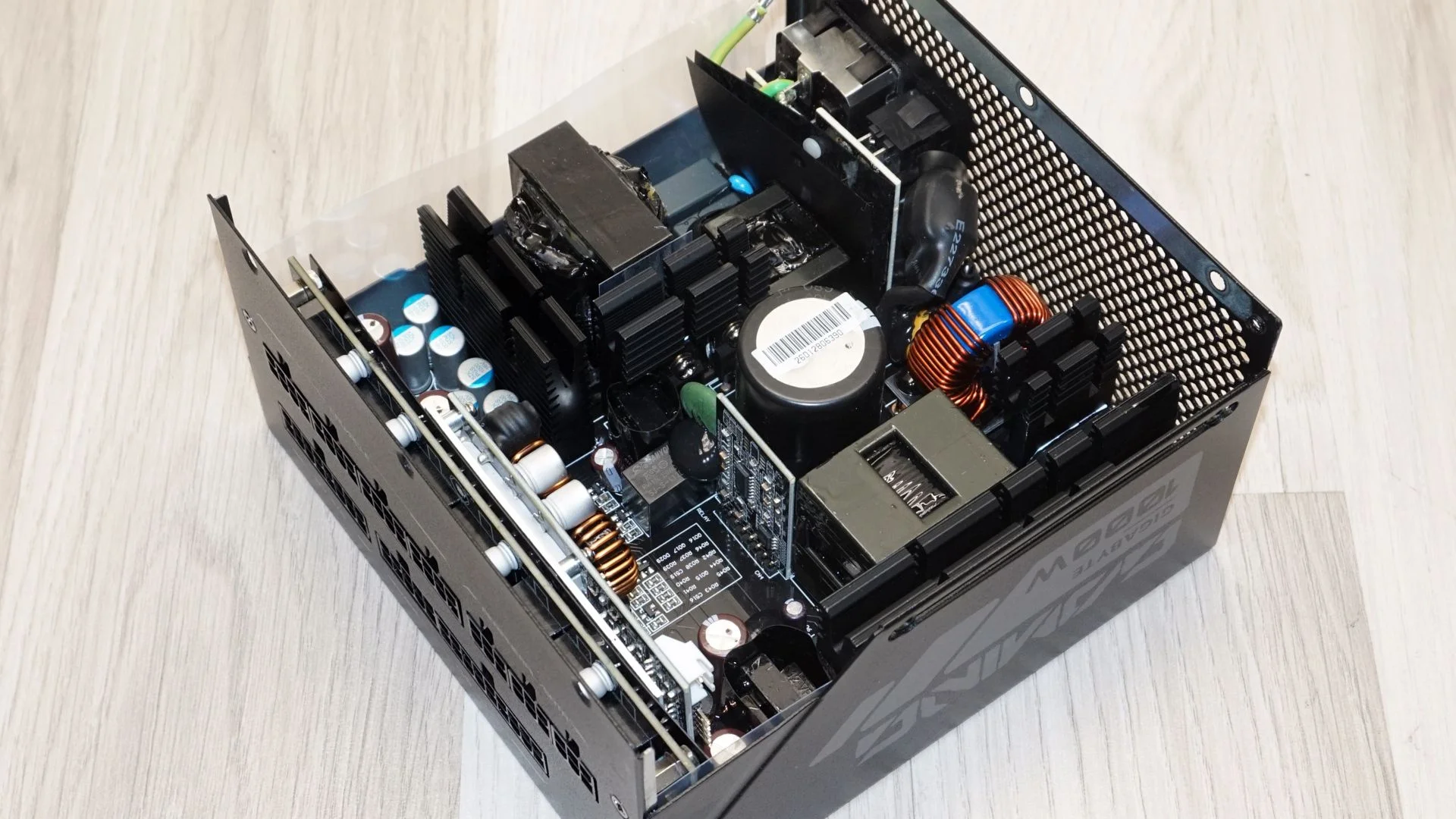 GIGABYTE 1000GM PG5 1000W