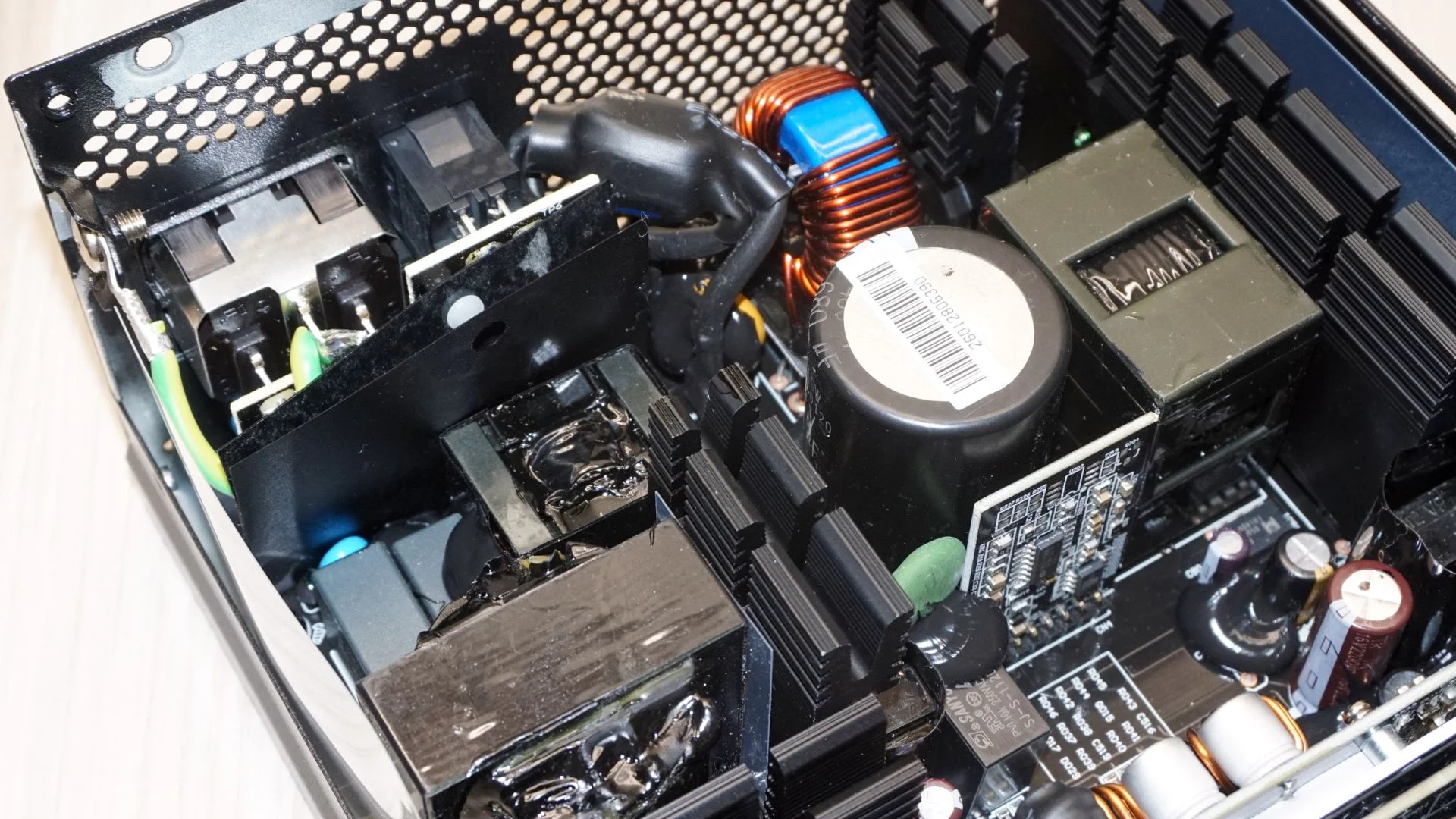 GIGABYTE 1000GM PG5 1000W