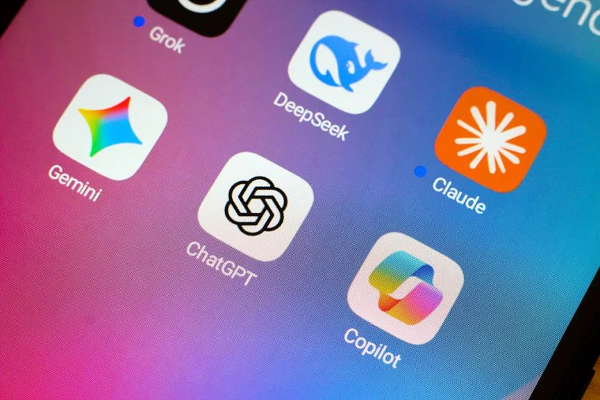 An app folder containing different LLMs, including ChatGPT, Copilot, Gemini, Grok, Deepseek and Claude.