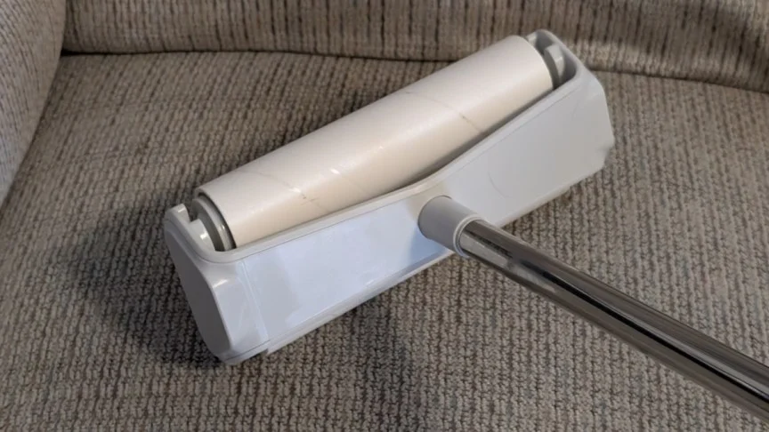 sandbar-roller-cleaning-gray-chair