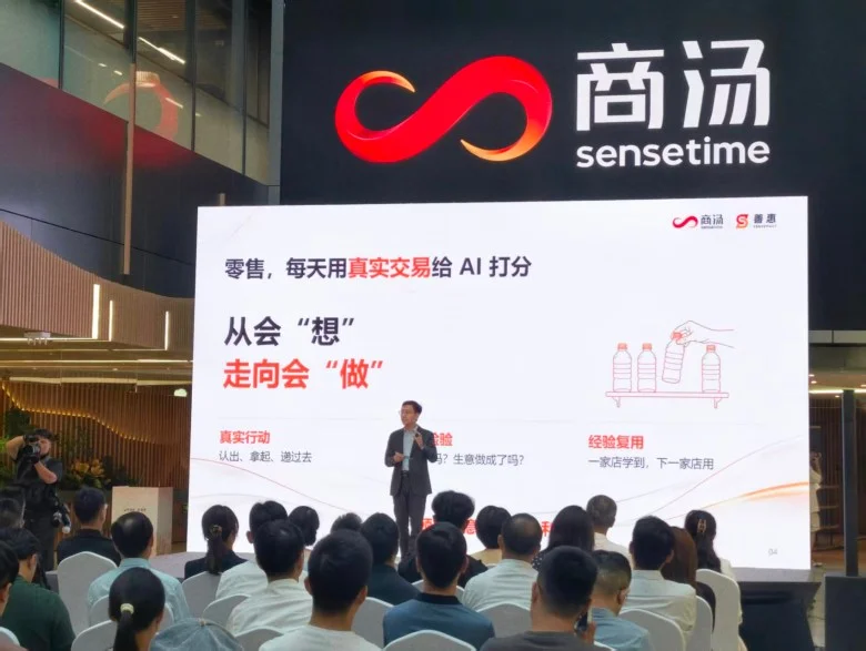Dr. Yi Shuai, co-founder and chief scientist of SenseTime Smart Retail, was explaining how SenseMart OS works.